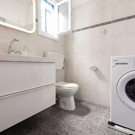 Menta Ii In With Free Parking Paros *